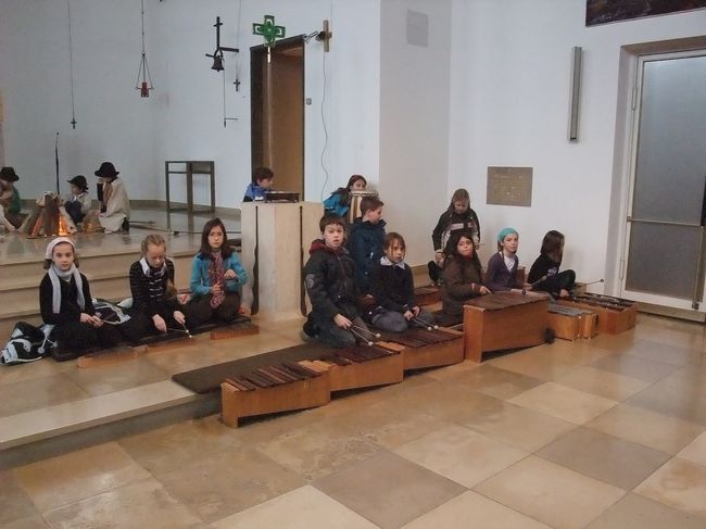 Weihnachtsfeier Waldmeisterschule in der Kirche St. Agnes