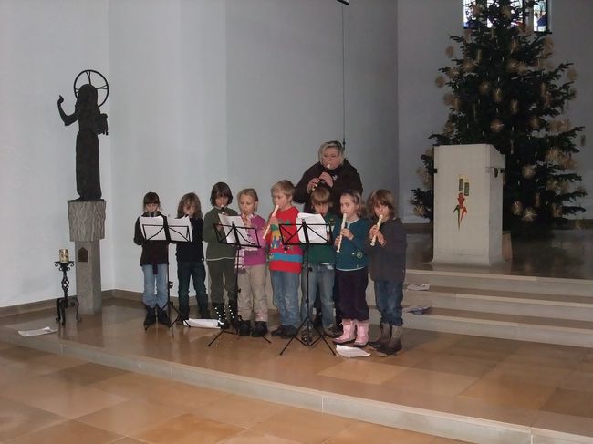 Weihnachtsfeier Waldmeisterschule in der Kirche St. Agnes