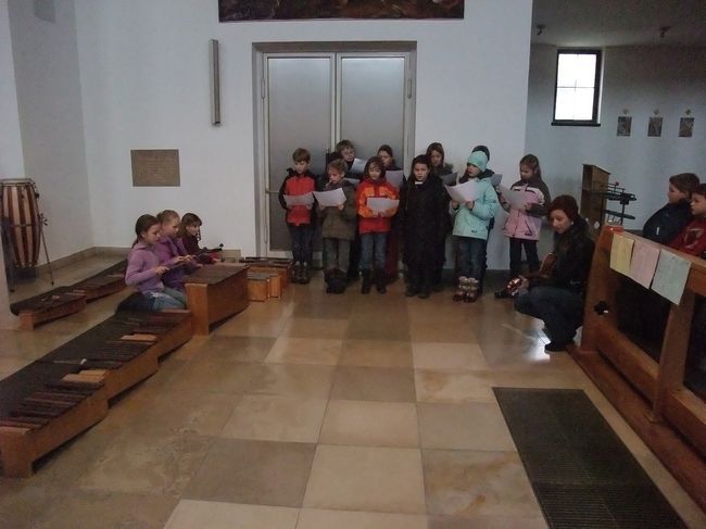 Weihnachtsfeier Waldmeisterschule in der Kirche St. Agnes