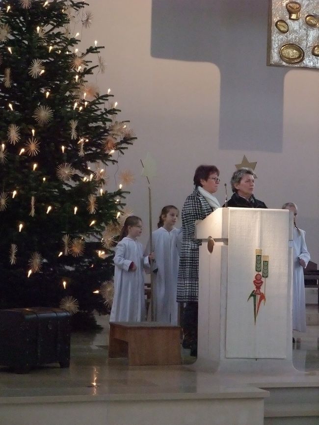 Weihnachtsfeier Waldmeisterschule in der Kirche St. Agnes