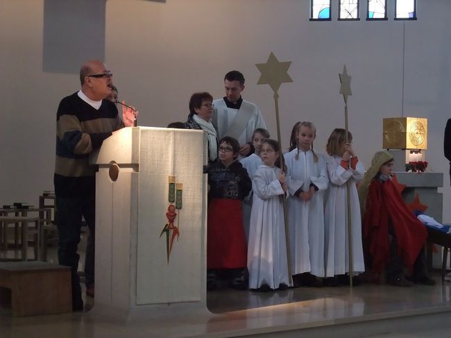 Weihnachtsfeier Waldmeisterschule in der Kirche St. Agnes