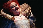 Edita Gruberova in der Rolle von Elisabetta I, Königin von England während einer Probe von Gaetano Donizettis Oper 'Roberto Devereux' an der Wiener Staatsoper. (Foto: dpa )