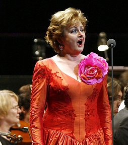 Edita Gruberova Liederabend in der Stadthalle Wien 2008, Bild aus der Wiener Zeitung vom 27. April 2012