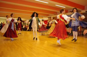 Die Gruppen Tanz durch die Jahrhundert und La Danze München mit Barocktänzen