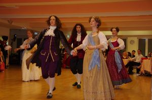 Die Gruppen Tanz durch die Jahrhundert und La Danze München mit Barocktänzen