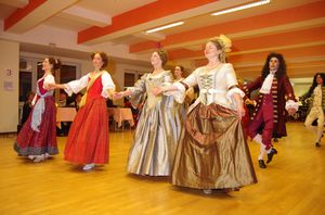 Die Gruppen Tanz durch die Jahrhundert und La Danze München mit Barocktänzen