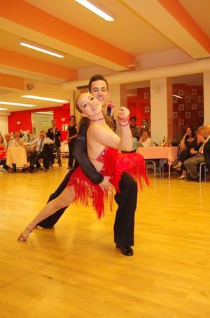 Die Lateinpaare Julien Hammerbacher und Daniela Grabner sowie Denislav Dimitrov und Ilana Staevska aus dem Gelb-Schwarz-Casino