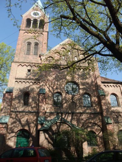 Kirche St. Johannes am Preysingplatz 1 (Haltestelle Rosenheimer Platz mit der S-Bahn)