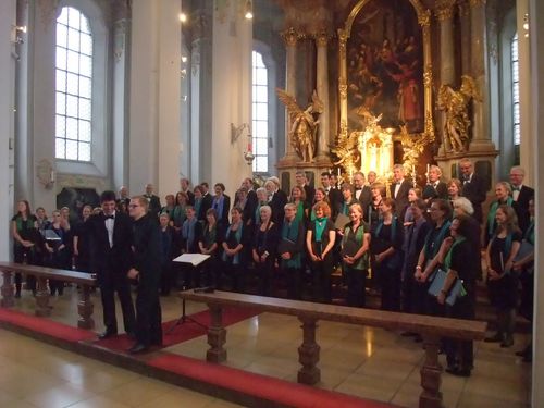 Kirchenmusikdirektor Andreas Hantke und der Junkkünstler Carsten Hohl nehmen den verdienten Applaus entgegen und bedanken sich bei den Zuhörern