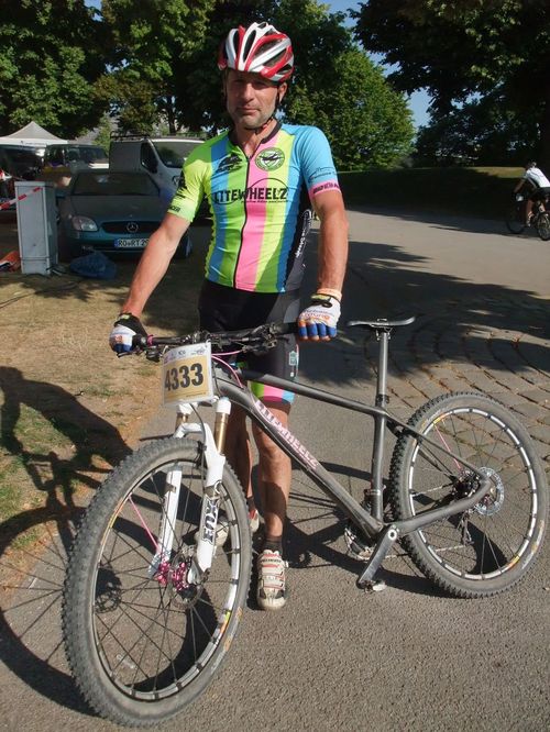 24-Stunden-Radrennen im Olypiapark, Rad-Team Minihofbräuhaus zu Gunsten der Kindertafel