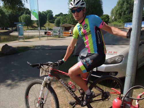 24-Stunden-Radrennen im Olypiapark, Rad-Team Minihofbräuhaus zu Gunsten der Kindertafel