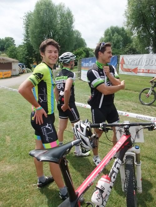 24-Stunden-Radrennen im Olypiapark, Rad-Team Minihofbräuhaus zu Gunsten der Kindertafel