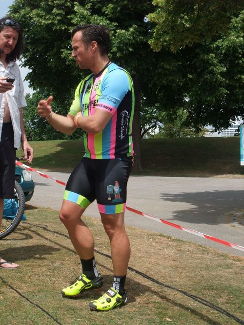 24-Stunden-Radrennen im Olypiapark, Rad-Team Minihofbräuhaus zu Gunsten der Kindertafel