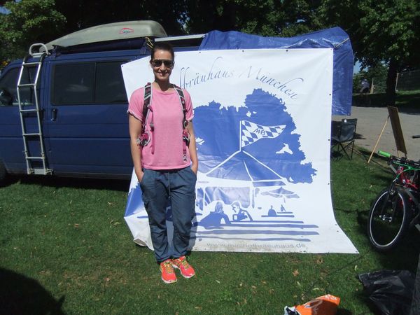 24-Stunden-Radrennen im Olypiapark, Rad-Team Minihofbräuhaus zu Gunsten der Kindertafel