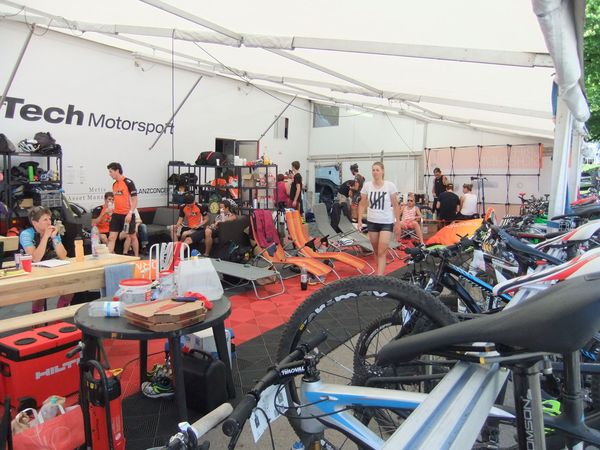 24-Stunden-Radrennen im Olypiapark, Rad-Team Minihofbräuhaus zu Gunsten der Kindertafel 24-Stunden-Radrennen im Olypiapark, Rad-Team Minihofbräuhaus zu Gunsten der Kindertafel