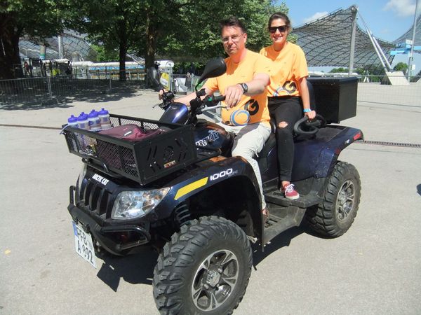 24-Stunden-Radrennen im Olypiapark, Rad-Team Minihofbräuhaus zu Gunsten der Kindertafel 24-Stunden-Radrennen im Olypiapark, Rad-Team Minihofbräuhaus zu Gunsten der Kindertafel