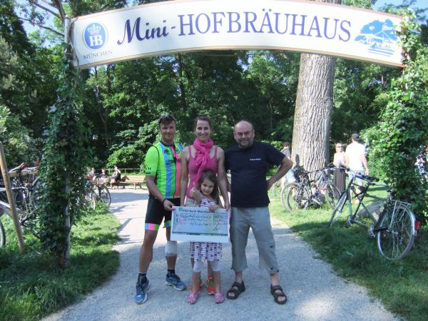 24-Stunden-Radrennen im Olypiapark, Rad-Team Minihofbräuhaus zu Gunsten der Kindertafel