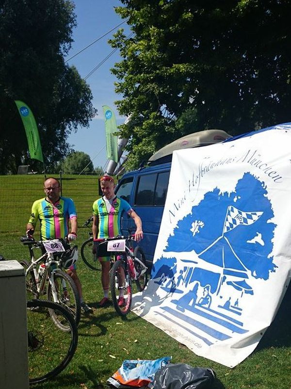 24-Stunden-Radrennen im Olypiapark, Rad-Team Minihofbräuhaus zu Gunsten der Kindertafel