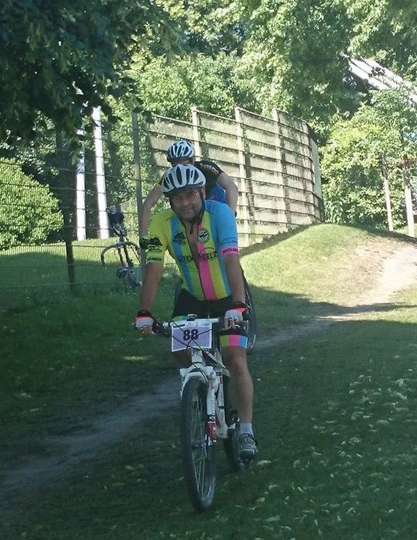 24-Stunden-Radrennen im Olypiapark, Rad-Team Minihofbräuhaus zu Gunsten der Kindertafel