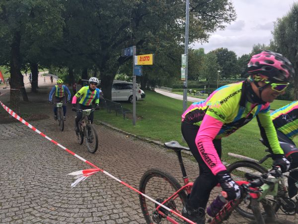 Radl-Team Minihofbrähus beim 24-Stunden-Radrennen München