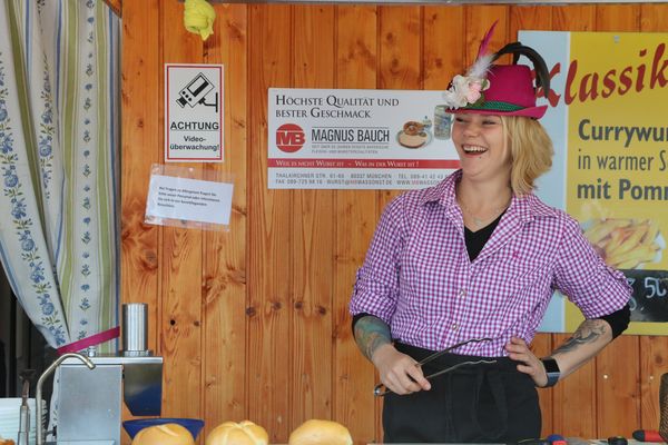 Oktoberfest Würstlprinzessin Nicole Aschenwald