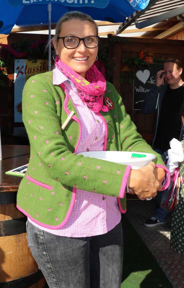 Oktoberfest Würstlprinzessin Nicole Aschenwald Oktoberfest Würstlprinzessin Nicole Aschenwald