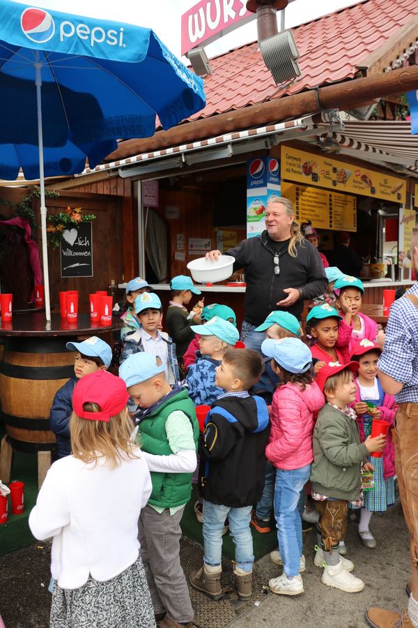 Oktoberfest Würstlprinzessin Nicole Aschenwald