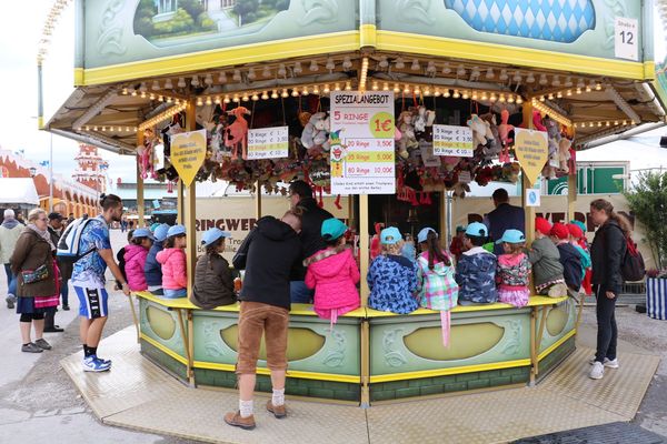 Oktoberfest Würstlprinzessin Nicole Aschenwald