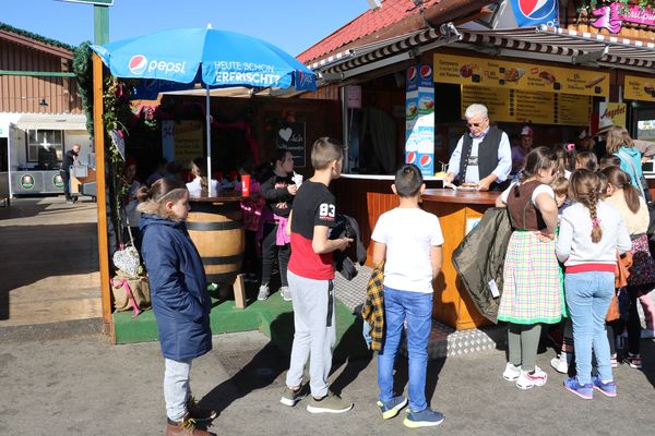 Oktoberfest Würstlprinzessin Nicole Aschenwald