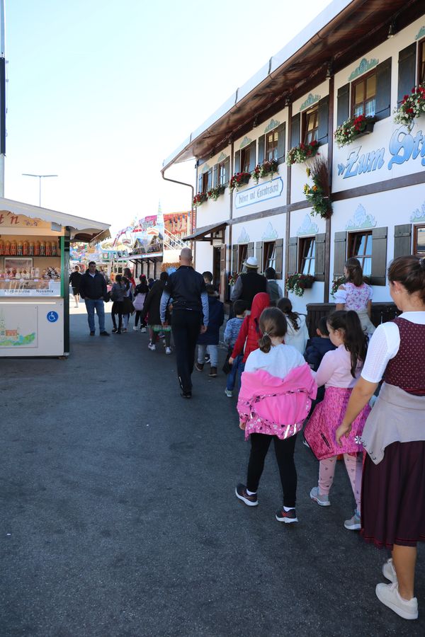 Oktoberfest Würstlprinzessin Nicole Aschenwald