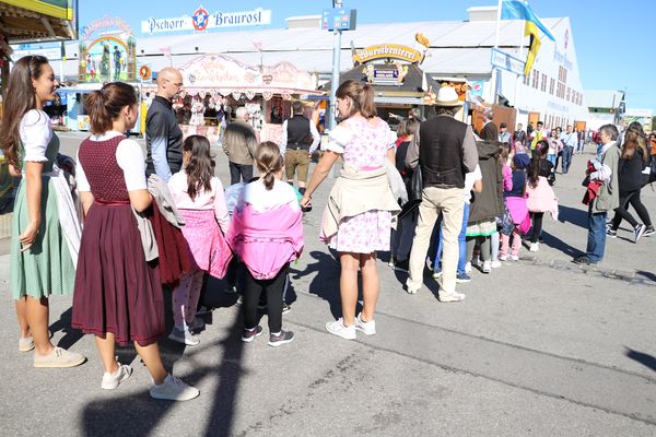 Oktoberfest Würstlprinzessin Nicole Aschenwald