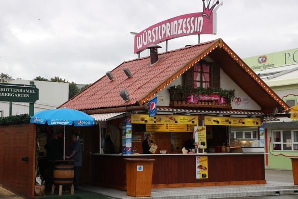 Oktoberfest Würstlprinzessin Nicole Aschenwald