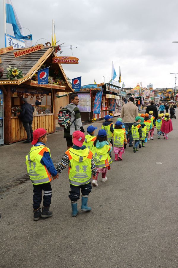 Oktoberfest Würstlprinzessin Nicole Aschenwald