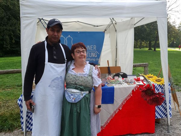 Kirchweih am Mini-Hofbräuhaus im Englischen Garten mit der Kindertafel