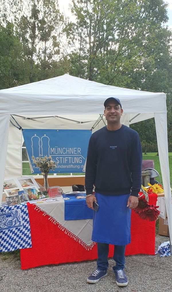 Kirchweih am Mini-Hofbräuhaus im Englischen Garten mit der Kindertafel