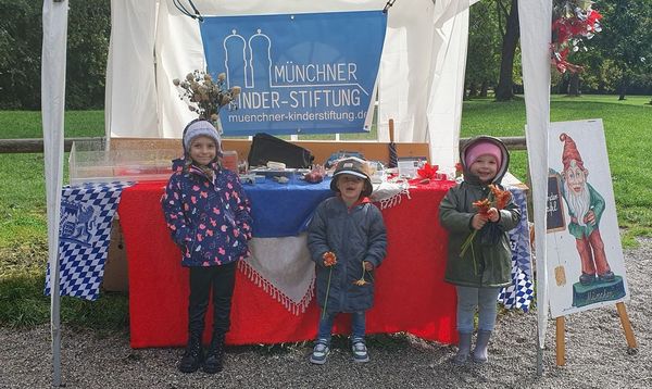 Kirchweih am Mini-Hofbräuhaus im Englischen Garten mit der Kindertafel