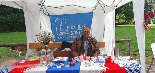 Kirchweih am Mini-Hofbräuhaus im Englischen Garten mit der Kindertafel