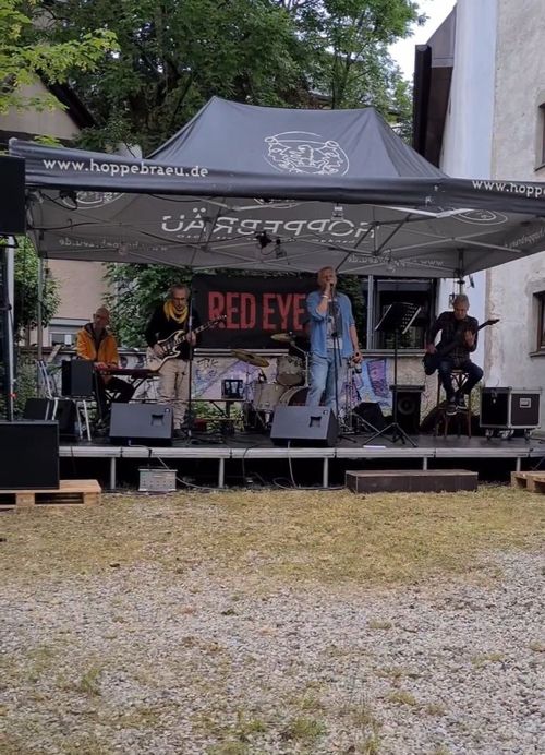 Hinterhoffest Geyerwally nach dem Motto, Sommer lass tanzen