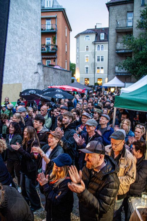 Hinterhoffest Geyerwally nach dem Motto, Sommer lass tanzen