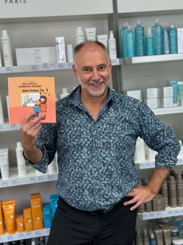 Institut Alois Dallinger, Buchvorstellung Lina und Luis entdecken die Welt -- Beim Friseur