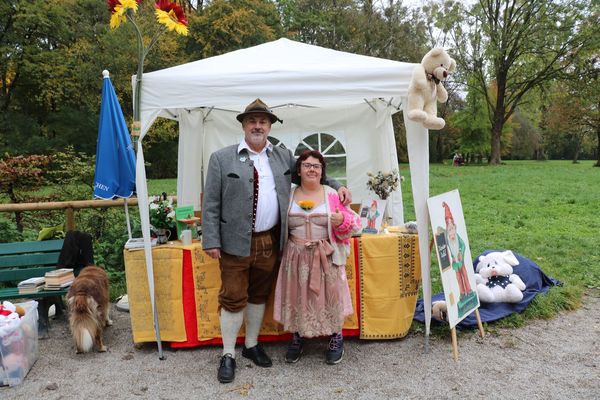 Kirchweih am Mini-Hofbräuhaus im Englischen Garten mit der Kindertafel Kirchweih am Mini-Hofbräuhaus im Englischen Garten mit der Kindertafel