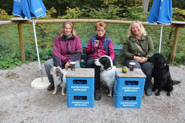 Kirchweih am Mini-Hofbräuhaus im Englischen Garten mit der Kindertafel Kirchweih am Mini-Hofbräuhaus im Englischen Garten mit der Kindertafel