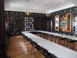 Universitätsbibliothek für Frauen und Gebutrshilfe in der Frauenklinik München, näheres siehe: http://www.ub.uni-muenchen.de/weitere-fachbibliotheken-der-lmu/frauenheilkunde-und-geburtshilfe-innenstadt/