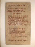 = = Gegen das Vergessen = =  An der I. Frauenklinik der Universität München wurden von 1934 bis 1945 insgesamt 1.345 Frauen zwischen 12 und 47 Jahren zur Sterilisation und/oder Abtreibung gezwungen. Grundlage hierfür war das am 14. Juli 1933 verabschiedete Gesetz zur Verhütung Erbkranken Nachwuchses.  -  Die Geschichte wiederholt sich nicht, und doch verwirklicht sich in ihr der Wiederholungszwang. Zu durchbrechen ist er nur, wo historische Ereignisse eine Bewußtseinsänderung hervorrufen. – A. und M. Mitscherlich 1967 – DAS ÄRZTEKOLLEGIUM im Jahre 2000