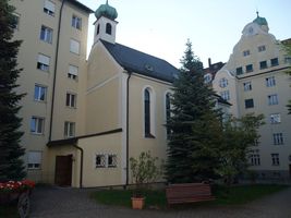 Kreszentiastift, Kirche zur Unbefleckten Empfängnis