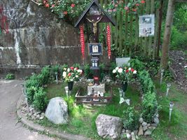 Mahnmal an der Braunacher Eisenbahnbrücke zur Ermordung von Michaela Eisch am 17. Mai 1985, näheres siehe Trauerbuch Michaela Eisch