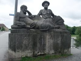 Skulptur südlich an der Reichenbachbrücke, näheres siehe Wikipedia